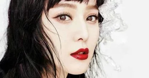鞠婧祎哭着说不能继续了解，因感情问题与男友分手引发网友热议和关注